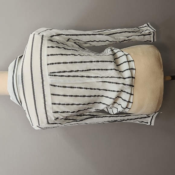 💥 Stripped button-up shirt - Picture 2 of 4